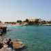 Superata una villa depoca, la strada conduce finalmente sulla costa, l dove si apre la grande baia di Santo Stefano...